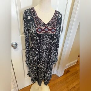Knox Rose Black and White Floral Long Sleeve Dress